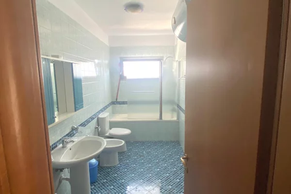 Shtepi ne shitje Apartament ne Tirane, 2+1, Mobilimi E mobiluar, Pagesa 300,000  Euro.