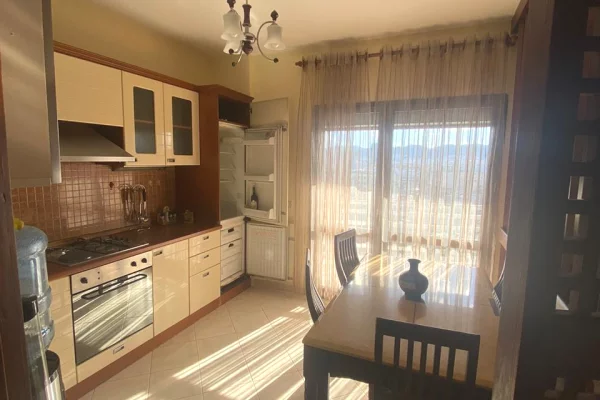 Shtepi ne shitje Apartament ne Tirane, 2+1, Mobilimi E mobiluar, Pagesa 300,000  Euro.