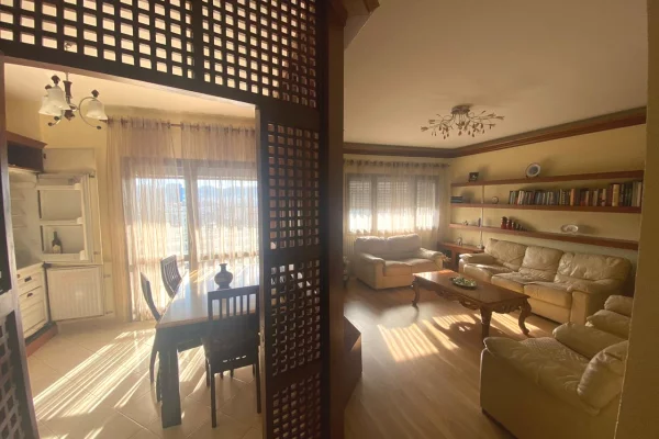 Shitet Apartament 2+1+2+2,  Zogu i Zi
