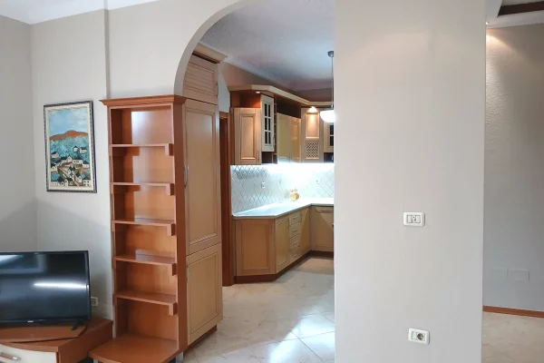 Shtepi me qera Apartament ne Tirane, 2+1, Mobilimi E mobiluar, Pagesa 85,000  Leke.