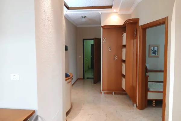 Shtepi me qera Apartament ne Tirane, 2+1, Mobilimi E mobiluar, Pagesa 85,000  Leke.
