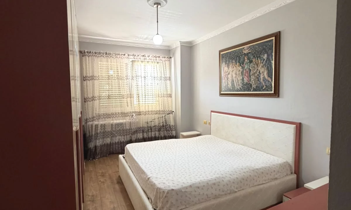 Shtepi me qera Apartament ne Tirane, 2+1, Mobilimi E mobiluar, Pagesa 55,000  Leke.