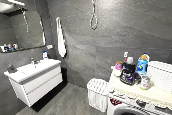 Shtepi me qera Apartament ne Tirane, 2+1, Mobilimi E mobiluar, Pagesa 55,000  Leke.