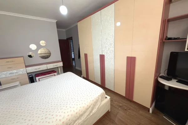 Shtepi me qera Apartament ne Tirane, 2+1, Mobilimi E mobiluar, Pagesa 55,000  Leke.