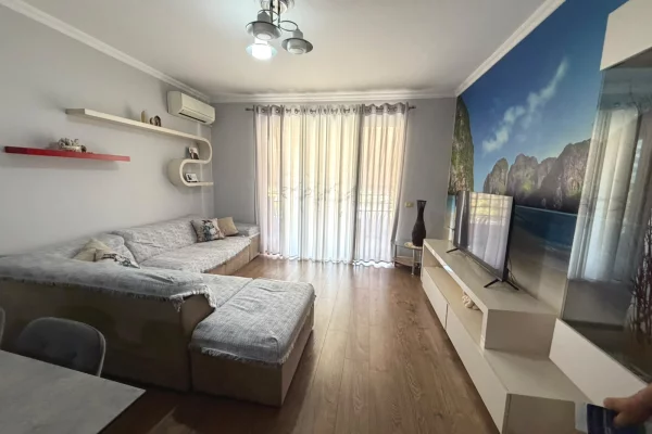 Shtepi me qera Apartament ne Tirane, 2+1, Mobilimi E mobiluar, Pagesa 55,000  Leke.