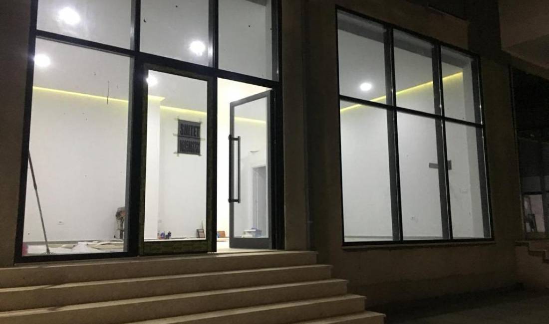 Shitet dyqan Prane Amerikan 3 Rruga Bedri Karapici