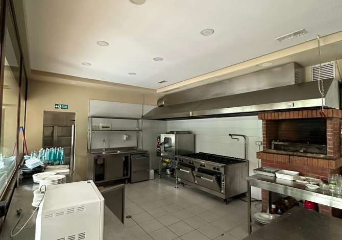 Jepet me qera Ambjent Restoranti Duplex ne zonen e bllokut