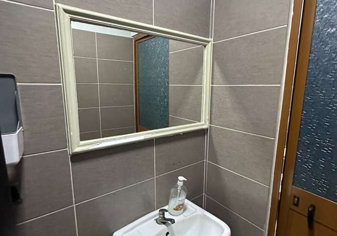 Jepet me qera ambjent biznesi tek Stadiumi Dinamo