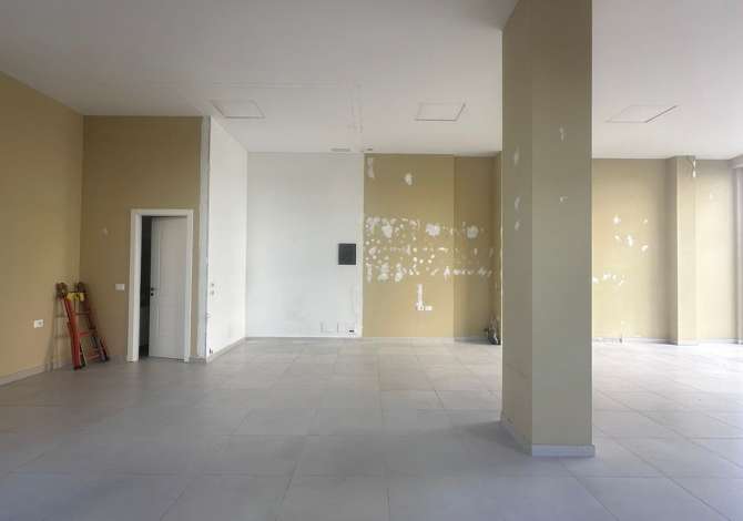 Jepet me qera ambjent biznesi ne Kompleksin Kontakt 21 Dhjetori