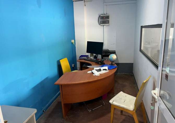 Jepet me qera servis makinash tek Liqeni i Thate