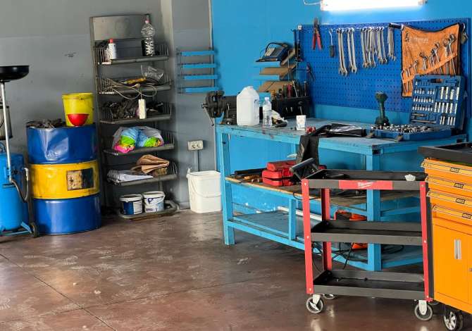 Jepet me qera servis makinash tek Liqeni i Thate