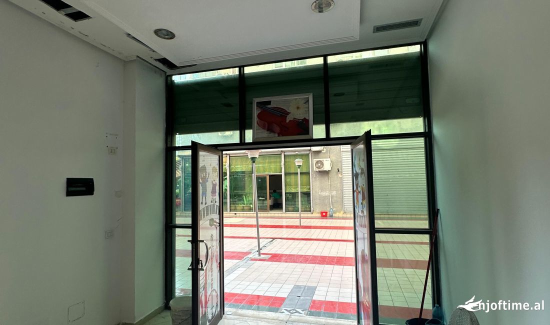 Shitet dyqan prane Ardenos 