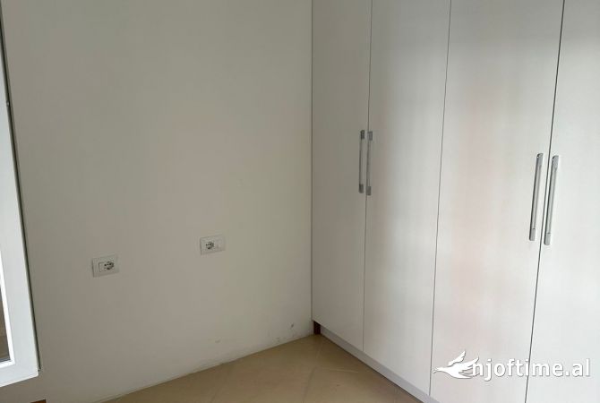 Shtepi me qera Apartament ne Tirane, 2+1, Mobilimi E mobiluar, Pagesa 700  Euro.