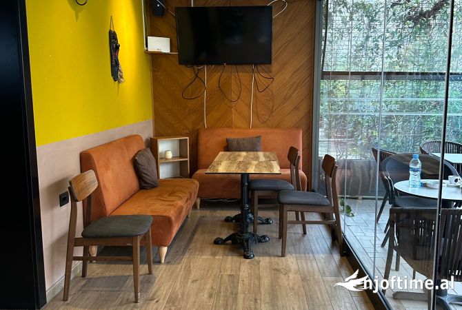 Ambiente Commerciale in Vendita 2+1 a Tirana - 240,000 Euro