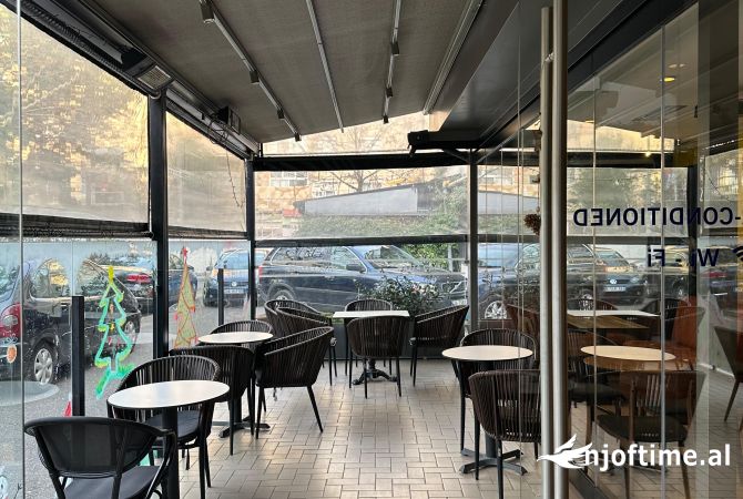 Ambiente Commerciale in Vendita 2+1 a Tirana - 240,000 Euro