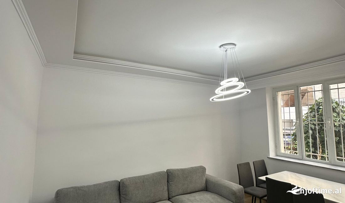 Shtepi me qera Apartament ne Tirane, 2+1, Mobilimi E mobiluar, Pagesa 750  Euro.