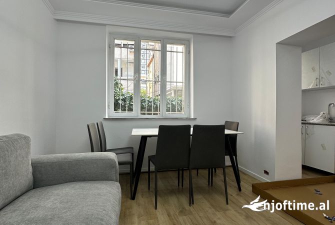Shtepi me qera Apartament ne Tirane, 2+1, Mobilimi E mobiluar, Pagesa 750  Euro.