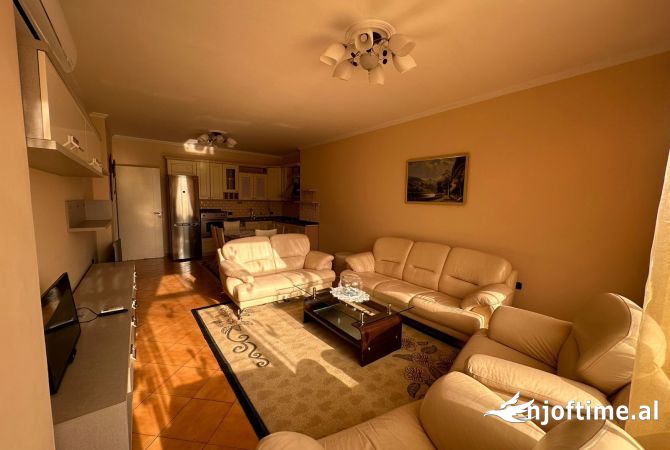 Shtepi me qera Apartament ne Tirane, 2+1, Mobilimi E mobiluar, Pagesa 550  Euro.