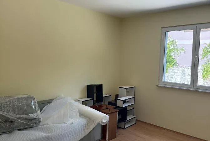 Business Property for Rent 4+1 in Tirana - 1,000 Euro