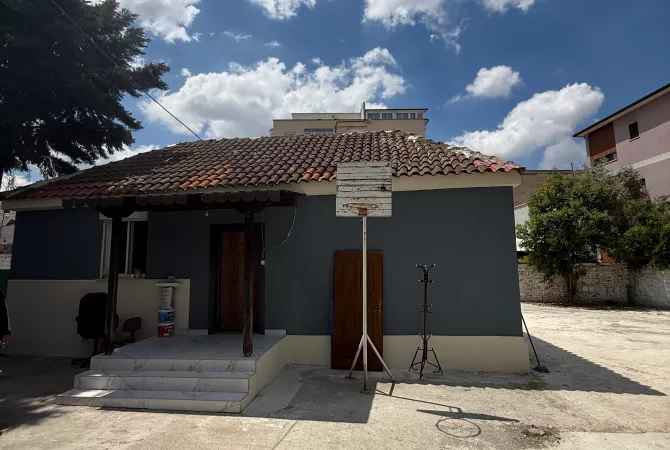 Jepet me qira shtepi private me oborr ne Don Bosko