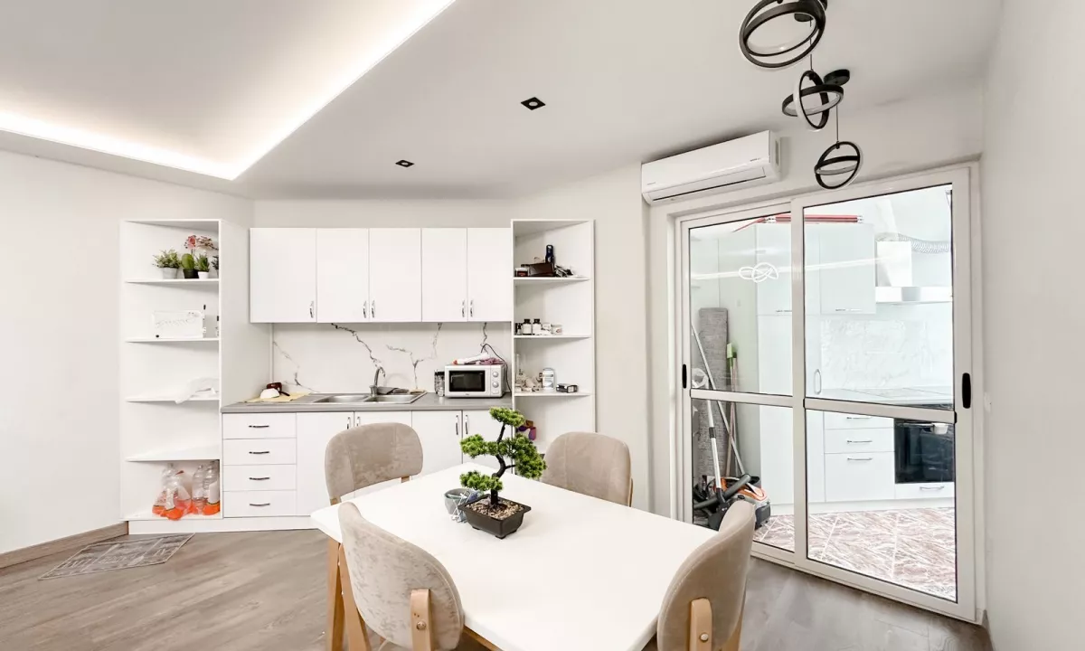 Shtepi me qera Apartament ne Tirane, 2+1, Mobilimi E mobiluar, Pagesa 700  Euro.