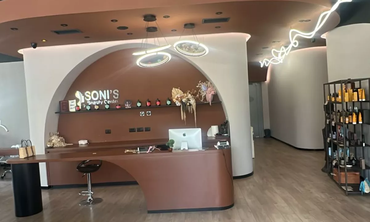 Jepet me qira ambjent biznesi ose shitet aktiviteti i qendres estetike ne Astir