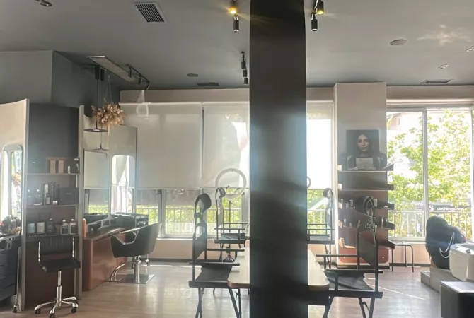 Jepet me qira ambjent biznesi ose shitet aktiviteti i qendres estetike ne Astir