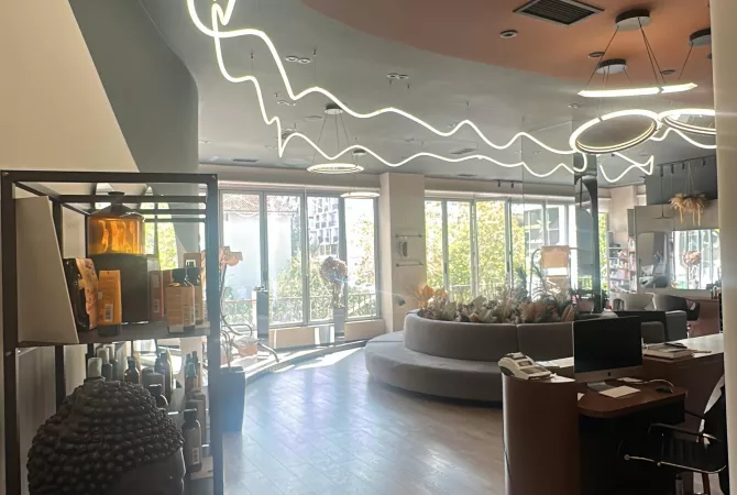 Jepet me qira ambjent biznesi ose shitet aktiviteti i qendres estetike ne Astir