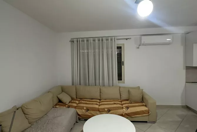 Shtepi ne shitje Apartament ne Tirane, 2+1, Mobilimi E mobiluar, Pagesa 142,500  Euro.