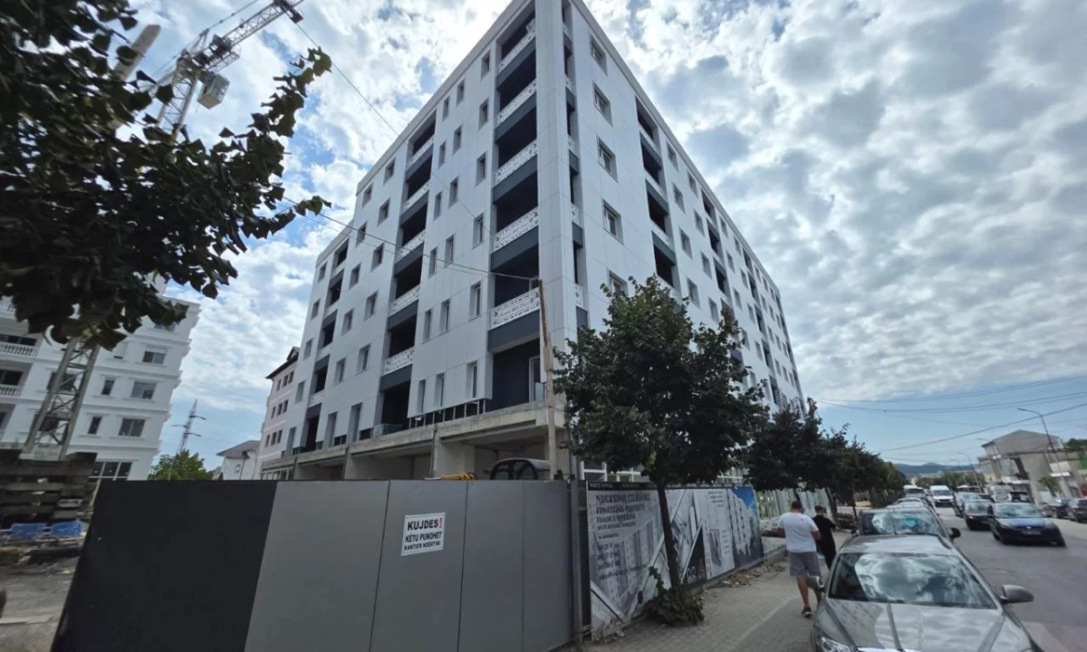 Shtepi ne shitje Apartament ne Tirane, 1+1, Mobilimi Bosh, pa mobiluar, Pagesa 73,000  Euro.