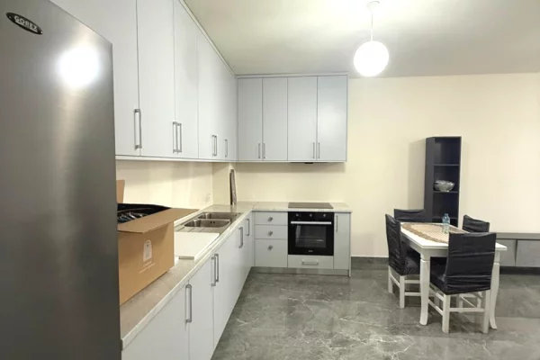 Shtepi me qera Apartament ne Tirane, 2+1, Mobilimi E mobiluar, Pagesa 450  Euro.