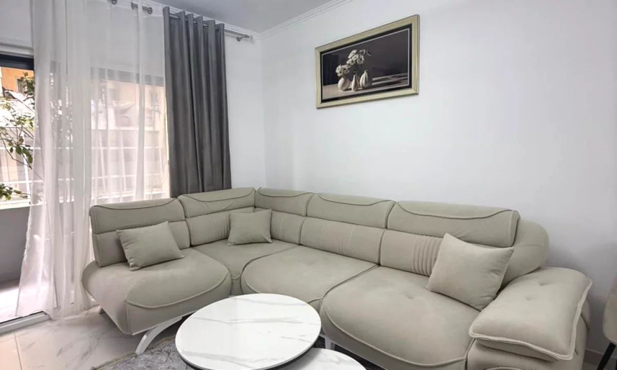 Shtepi me qera Apartament ne Tirane, 2+1, Mobilimi E mobiluar, Pagesa 550  Euro.