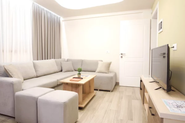 Shtepi me qera Apartament ne Tirane, 2+1, Mobilimi E mobiluar, Pagesa 1,200  Euro.