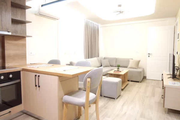 Shtepi me qera Apartament ne Tirane, 2+1, Mobilimi E mobiluar, Pagesa 1,200  Euro.