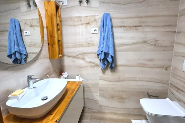 Shtepi me qera Apartament ne Tirane, 2+1, Mobilimi E mobiluar, Pagesa 750,000  Leke.