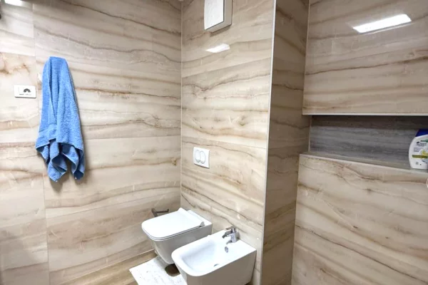 Shtepi me qera Apartament ne Tirane, 2+1, Mobilimi E mobiluar, Pagesa 750,000  Leke.