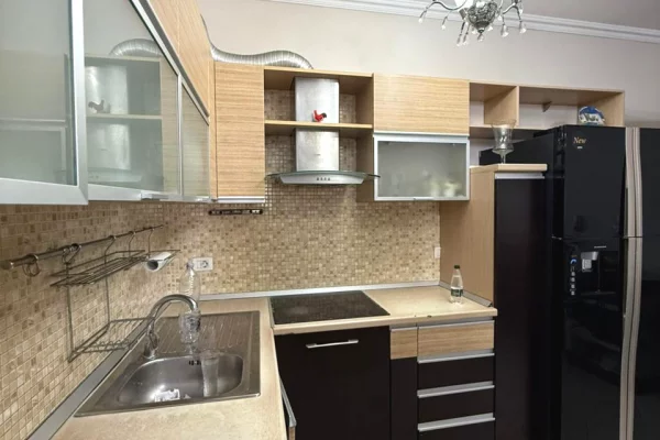 Shtepi me qera Apartament ne Tirane, 2+1, Mobilimi E mobiluar, Pagesa 750,000  Leke.