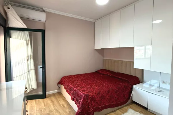 Shtepi me qera Apartament ne Tirane, 2+1, Mobilimi E mobiluar, Pagesa 750,000  Leke.