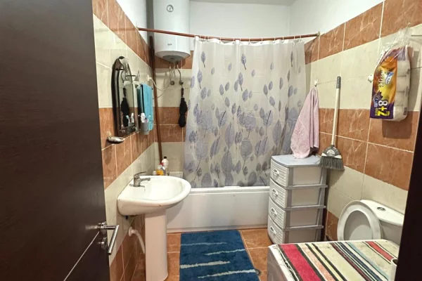 Shtepi ne shitje Apartament ne Tirane, 1+1, Mobilimi E mobiluar, Pagesa 83,000  Euro.