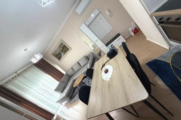 Shtepi me qera Apartament ne Tirane, 2+1, Mobilimi E mobiluar, Pagesa 750  Euro.