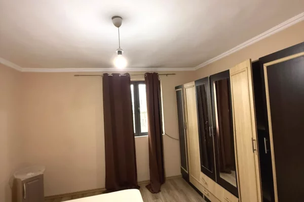 Shtepi me qera Apartament ne Tirane, 2+1, Mobilimi E mobiluar, Pagesa 55,000  Leke.