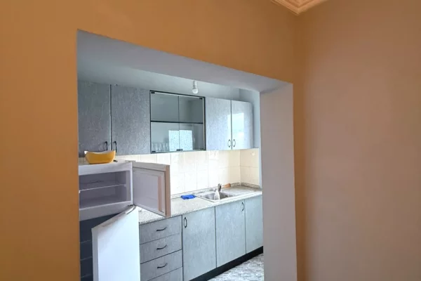 Shtepi me qera Apartament ne Tirane, 2+1, Mobilimi E mobiluar, Pagesa 55,000  Leke.