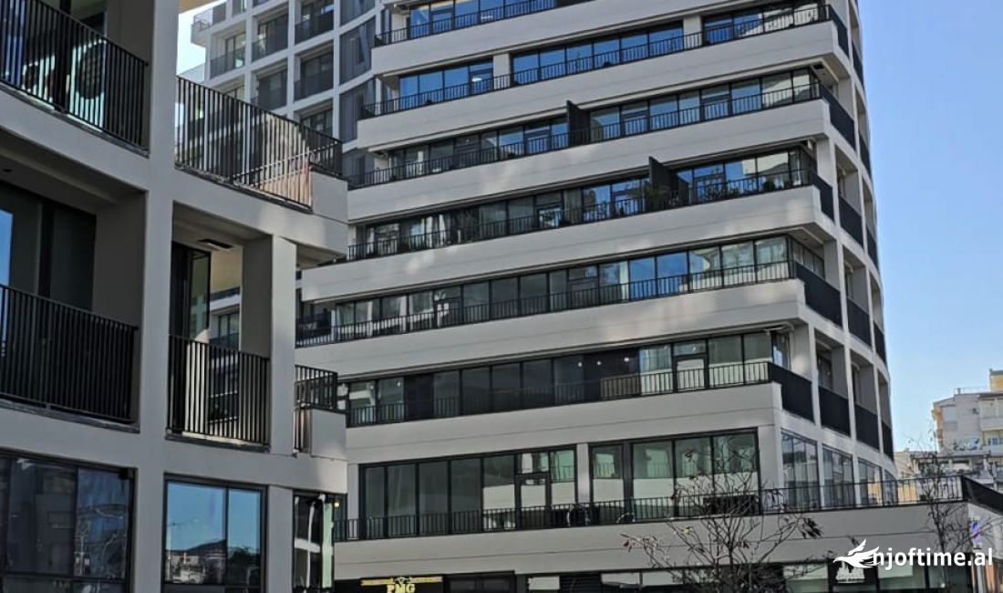 Jepet per shitje ambjent per biznes tek Lake View/ 144,600 Euro