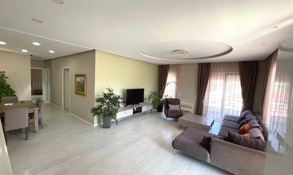 Shtepi me qera Apartament ne Tirane, 3+1, Mobilimi E mobiluar, Pagesa 1,400  Euro.