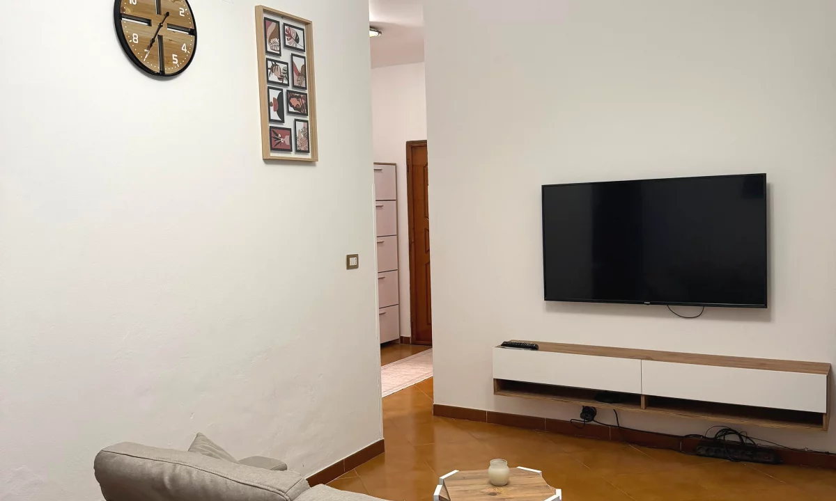 Shtepi me qera Apartament ne Tirane, 1+1, Mobilimi E mobiluar, Pagesa 600  Euro.
