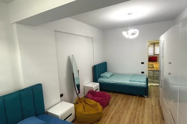 Shtepi me qera Apartament ne Tirane, 3+1, Mobilimi E mobiluar, Pagesa 1,000  Euro.