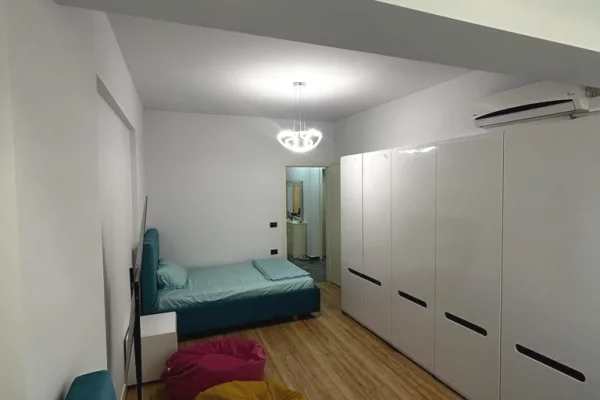 Shtepi me qera Apartament ne Tirane, 3+1, Mobilimi E mobiluar, Pagesa 1,000  Euro.