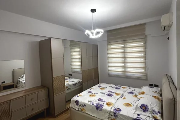 Shtepi me qera Apartament ne Tirane, 3+1, Mobilimi E mobiluar, Pagesa 1,000  Euro.