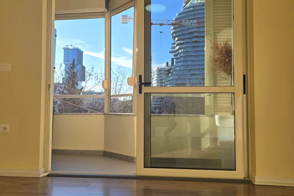 Ambient biznesi me qera 3+1 ne Tirane - 900 Euro