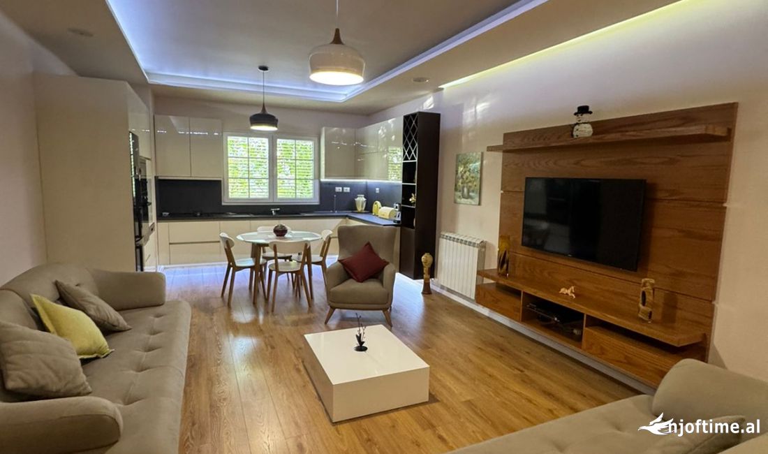 Appartamento in affitto a Tirana 2+1, Arredato